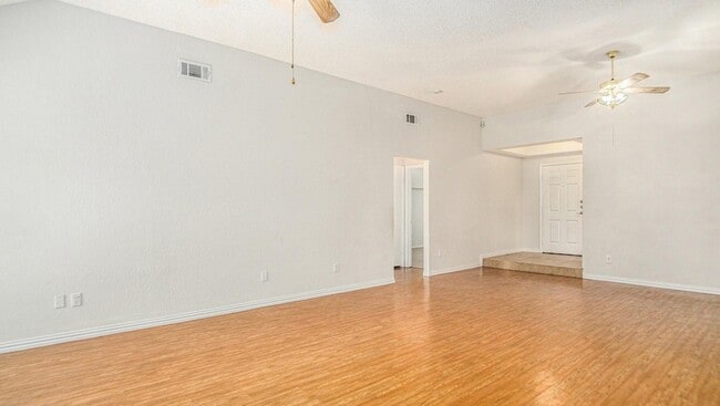Building Photo - 6908 Bentley Ave
