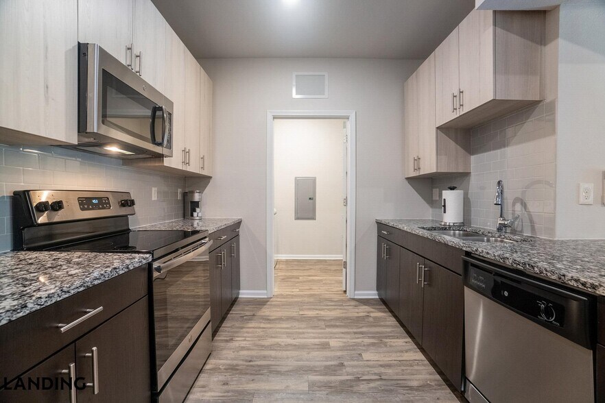 Building Photo - 655 W Mallard Creek Church Rd