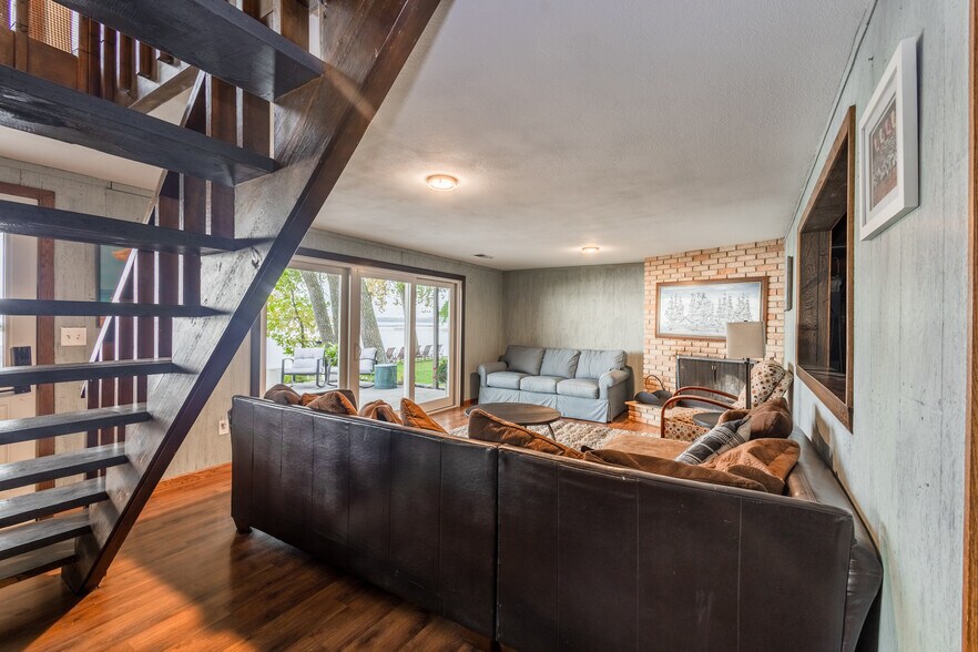 Building Photo - 6806 Sunset Strip NW