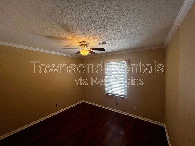 Building Photo - 202 Woodside Ave