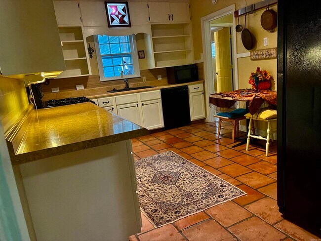 Building Photo - 404 N Jackson St