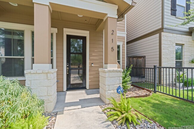 Building Photo - 215 E Courtland Pl
