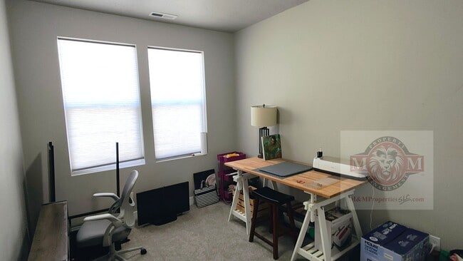 Building Photo - Great 3 Bd 2.5 Bath Townhome 2 Car Garage