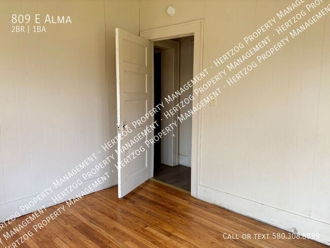Building Photo - 809 E Alma-