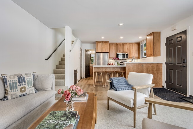 Building Photo - 135 Carriage Way