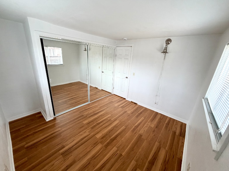 Building Photo - 220 E Home St