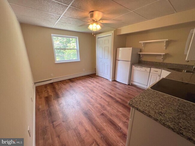 Building Photo - 1015 Francis Ave