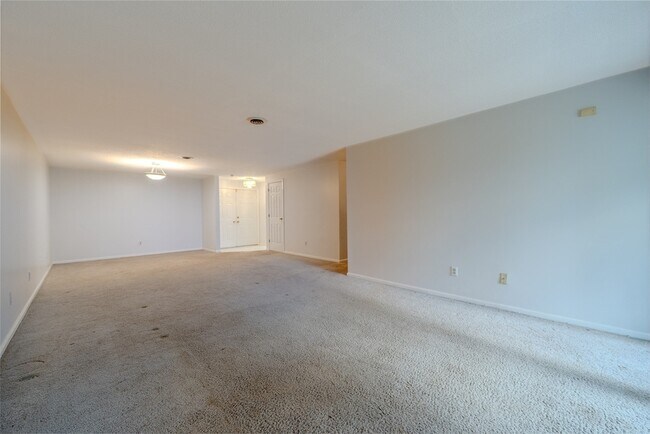 Building Photo - 255 North Rd