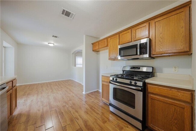Building Photo - 2905 Rainy River Dr