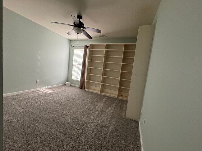Bedroom 3 - 15656 Canmore St