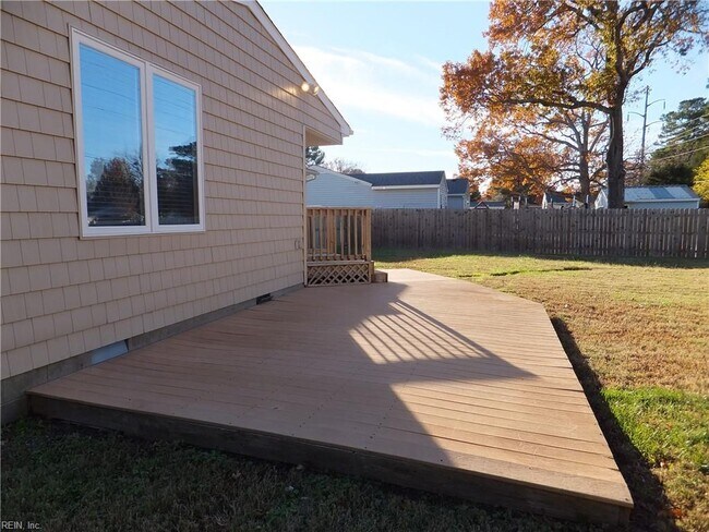 Building Photo - 4420 Clyde St