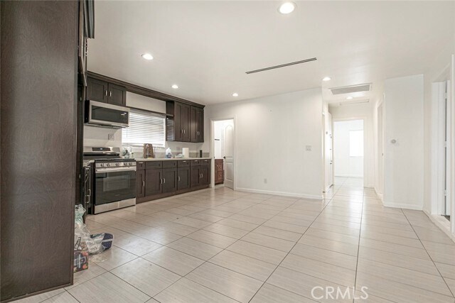 Building Photo - 10265 Strathern St