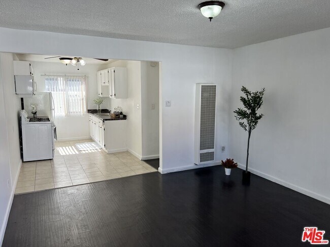 Building Photo - 1330 S Wilton Pl