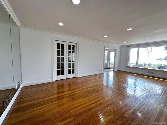 Building Photo - 1090 Bayhead Dr