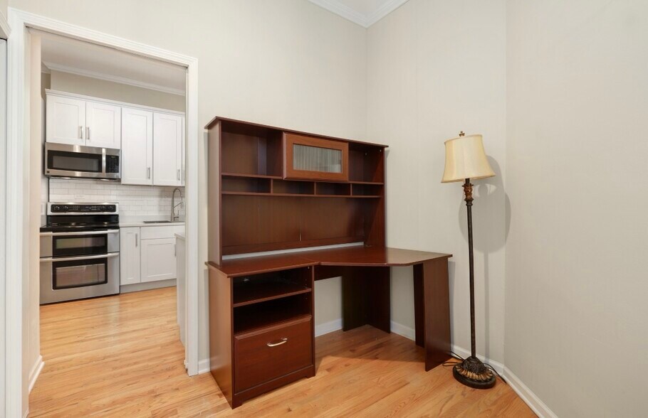 Building Photo - 20 E Goethe St