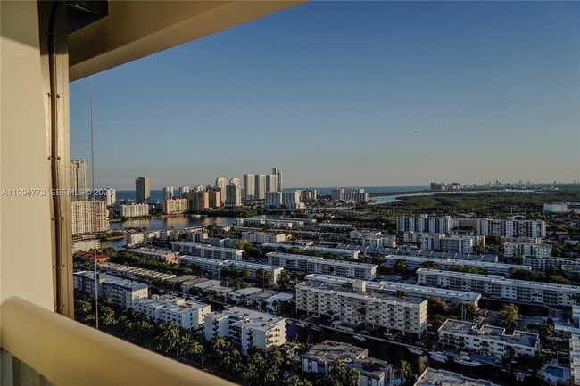 Building Photo - 2000 Island Blvd