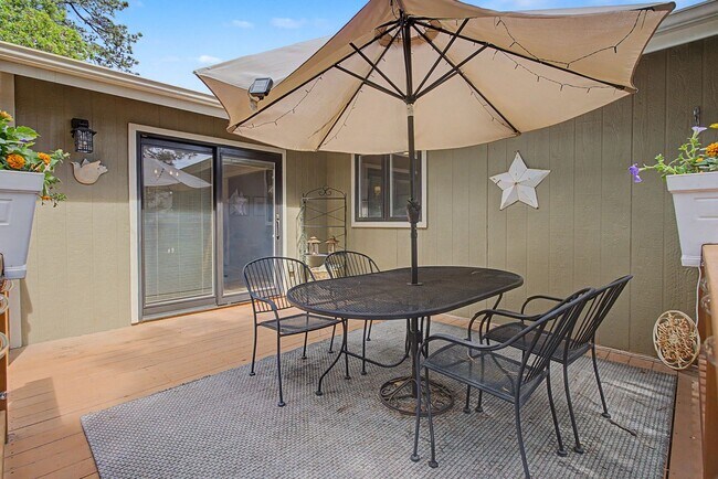 Building Photo - Peaceful Ranch Retreat with 4 Spacious Bedrooms!!