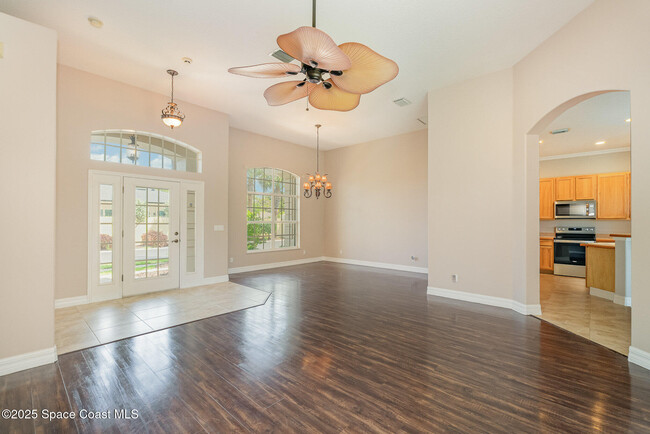 Building Photo - 387 Pentland Dr