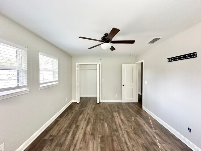 Building Photo - Pecan St. (LEASE UP ONLY)