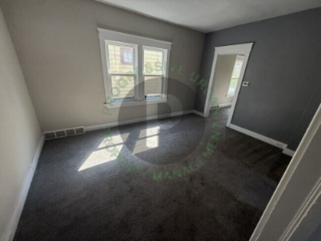 Building Photo - 10303 Sophia Ave