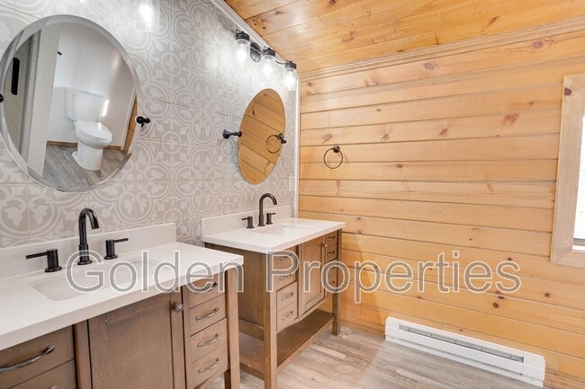 Building Photo - 11590 W Riverview Dr