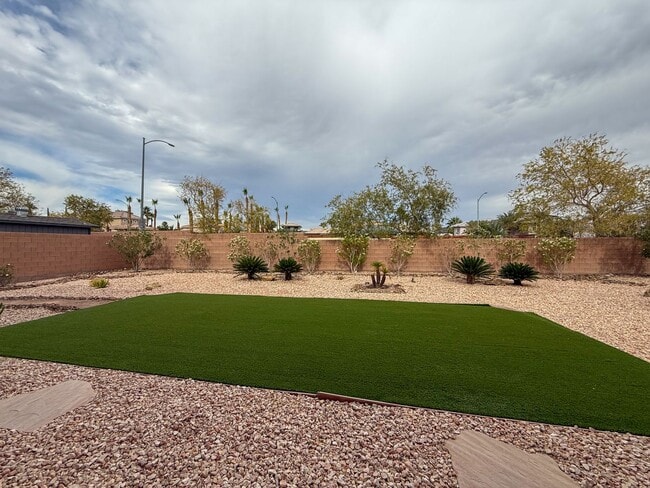 Building Photo - Luxury 6/BD 4.5/BA Large Furnished Home with Dual Primary Suites in Gated Community