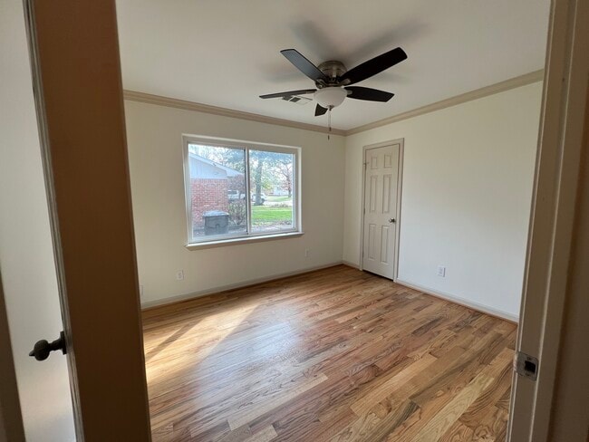 Building Photo - 5322 Saxon Dr