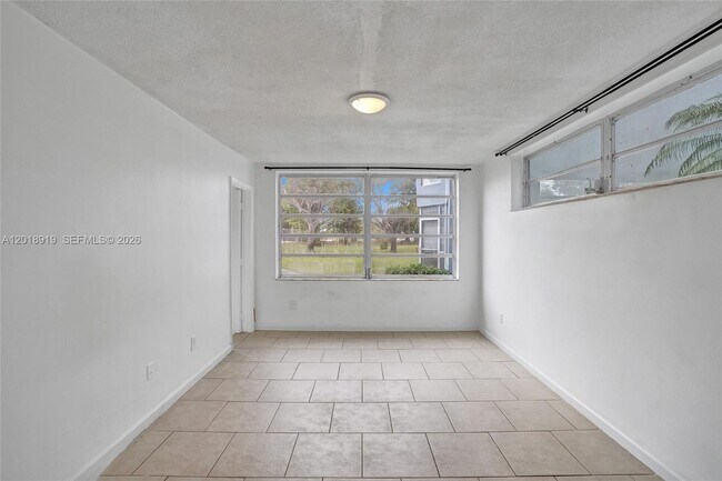 Building Photo - 1601 NE 191st St