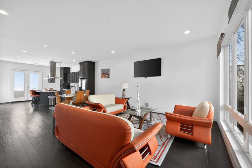 Building Photo - 1680 Memorial Dr SE