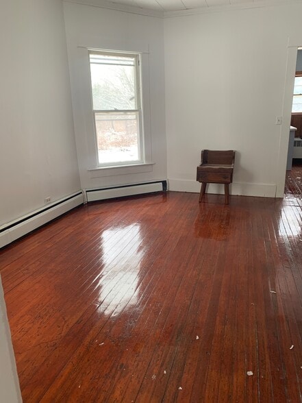 Living Room - 10 South St