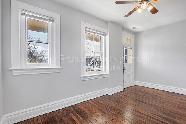 Building Photo - 1124 Hull St