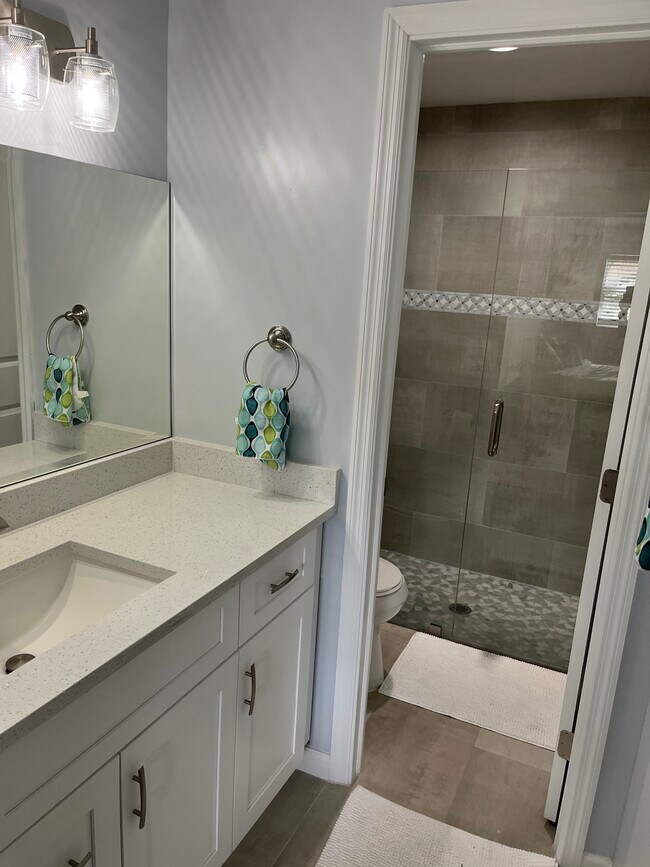 full bath ensuite - 401 SW Natura Ave