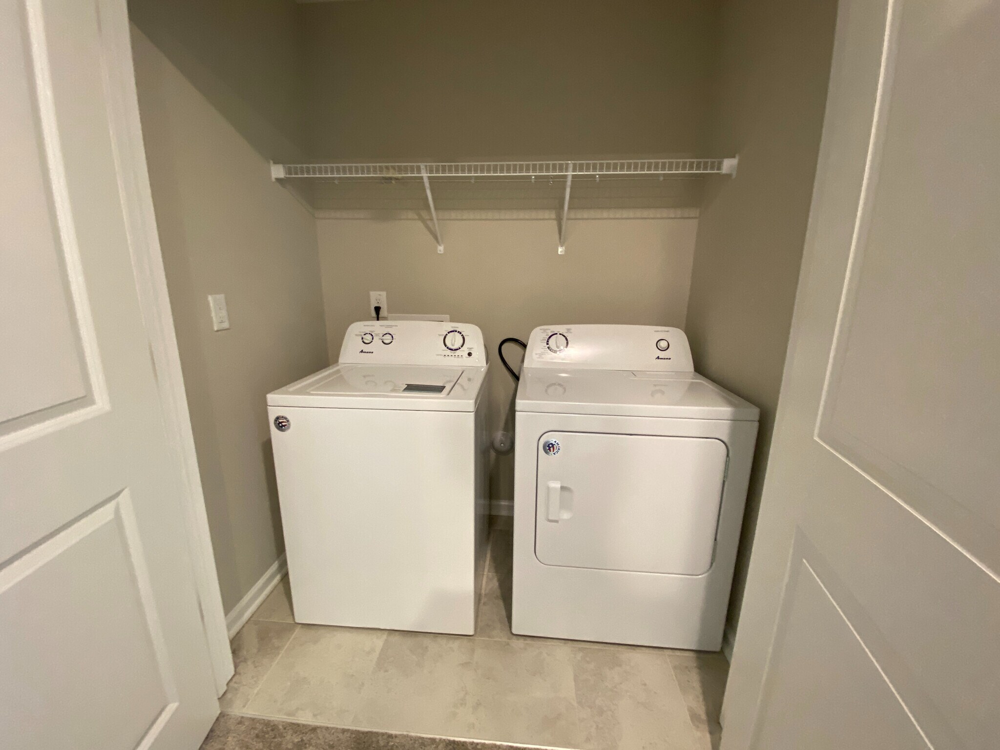 Building Photo - Room in Townhome on Adobe Pl