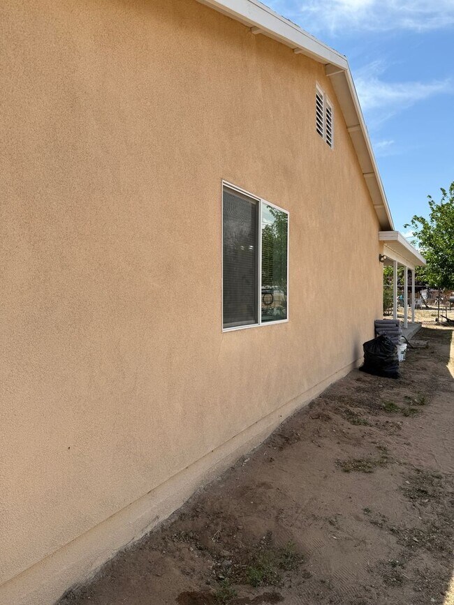 Building Photo - Charming 4-Bedroom Home for Rent in Hesperia, CA!
