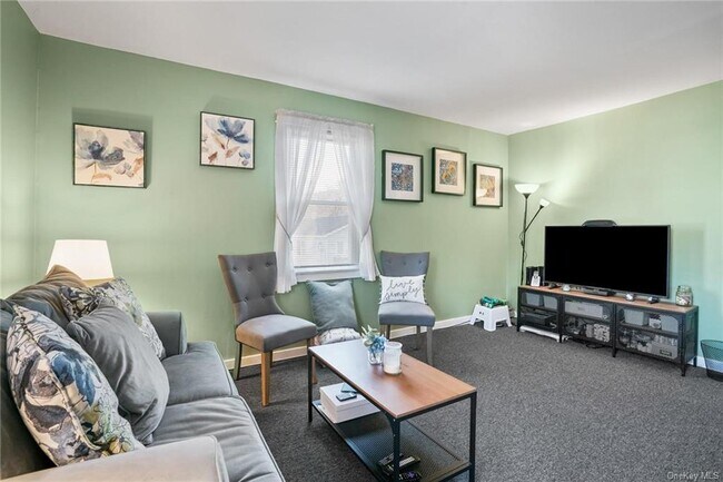 Building Photo - 4 Montgomery Rd