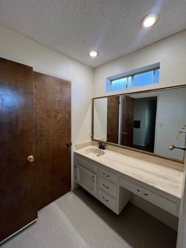 Building Photo - 1618 Square Foot Tri-Level Home in Cayucos with Ocean Views