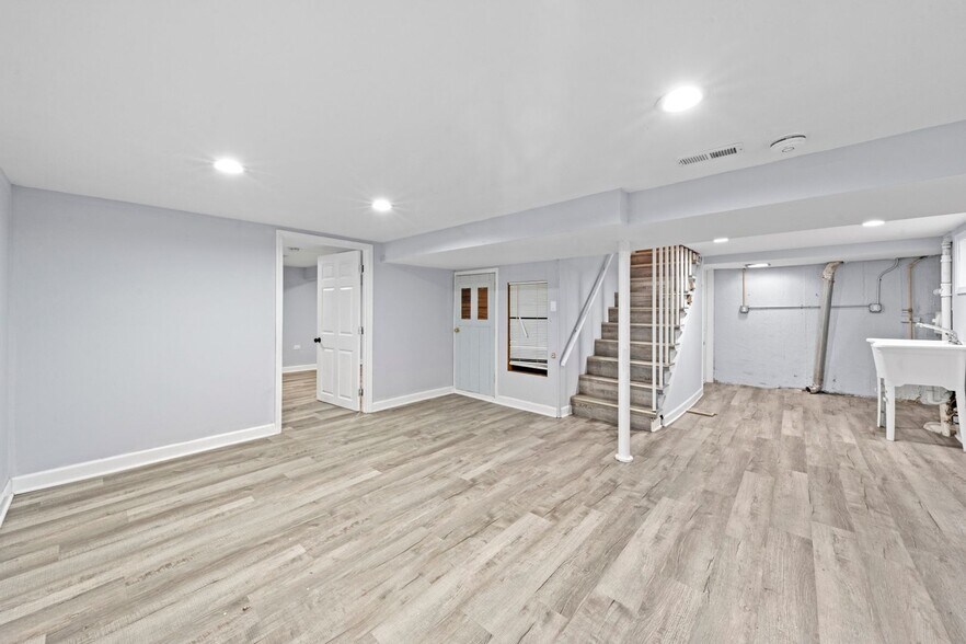 Building Photo - 5352 W 90th St