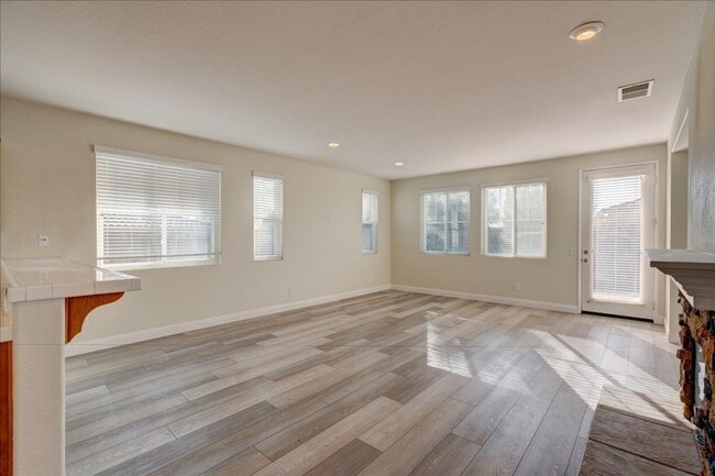 Building Photo - Luxury Arrowood Home for Rent – Available July 10th