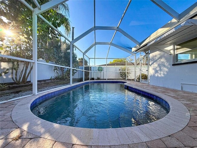 Building Photo - 2161 Edythe Dr