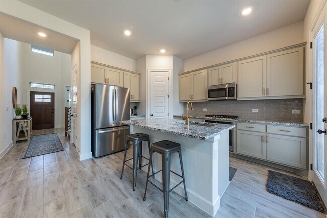 Building Photo - 2812 Sebring Cir