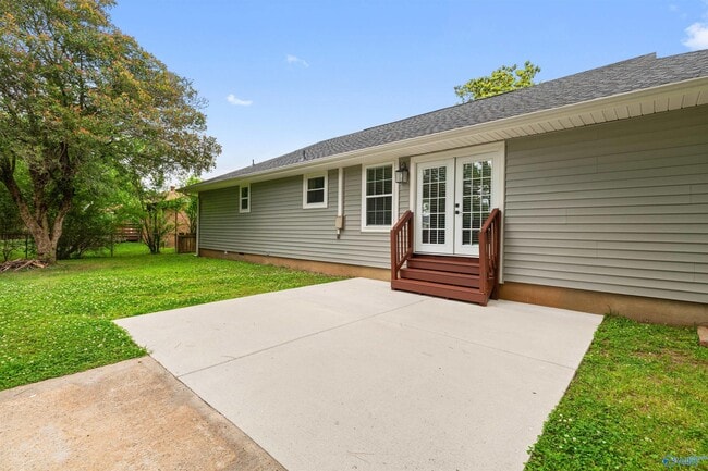 Building Photo - 2211 Cecille Dr SW