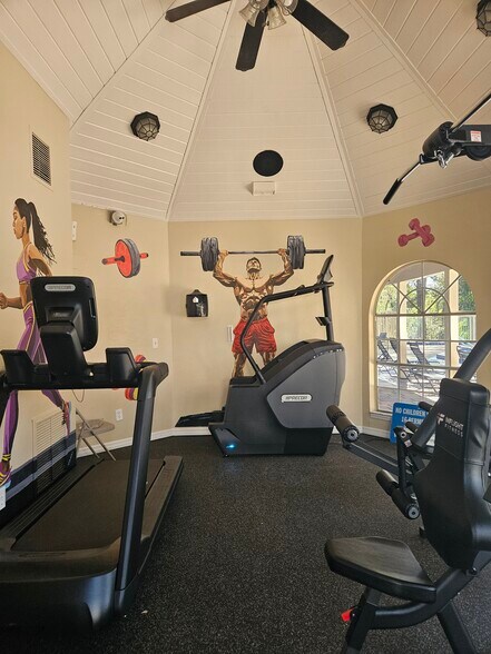 Building Photo - 682 Youngstown Pky