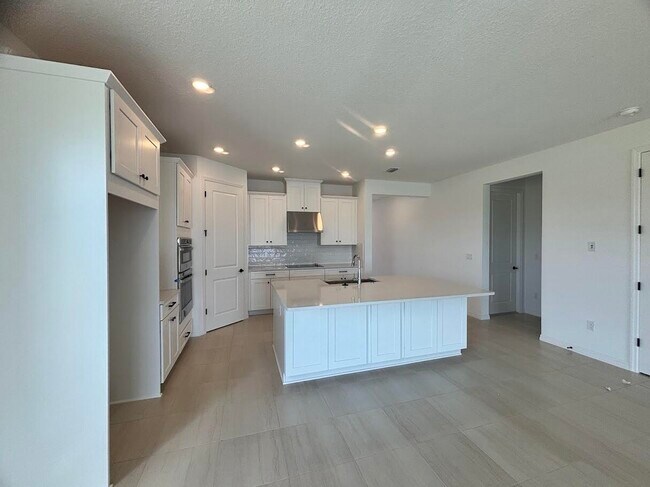 Building Photo - 9323 Lorenzo Wy