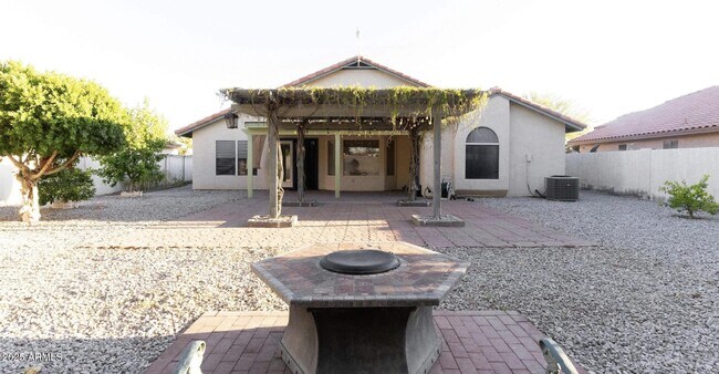 Building Photo - 12550 W Palm Ln