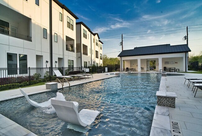 Building Photo - 2710 Grand Fountains Dr