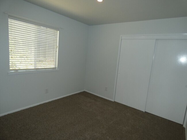 Building Photo - Spacious Orcutt Area Home in Gated Community