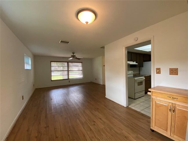 Building Photo - 2084 Ridgelane Rd