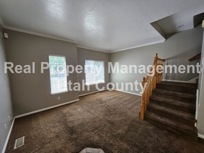 Building Photo - Townhome in Orem 3 bedroom 3.5 bathrooms