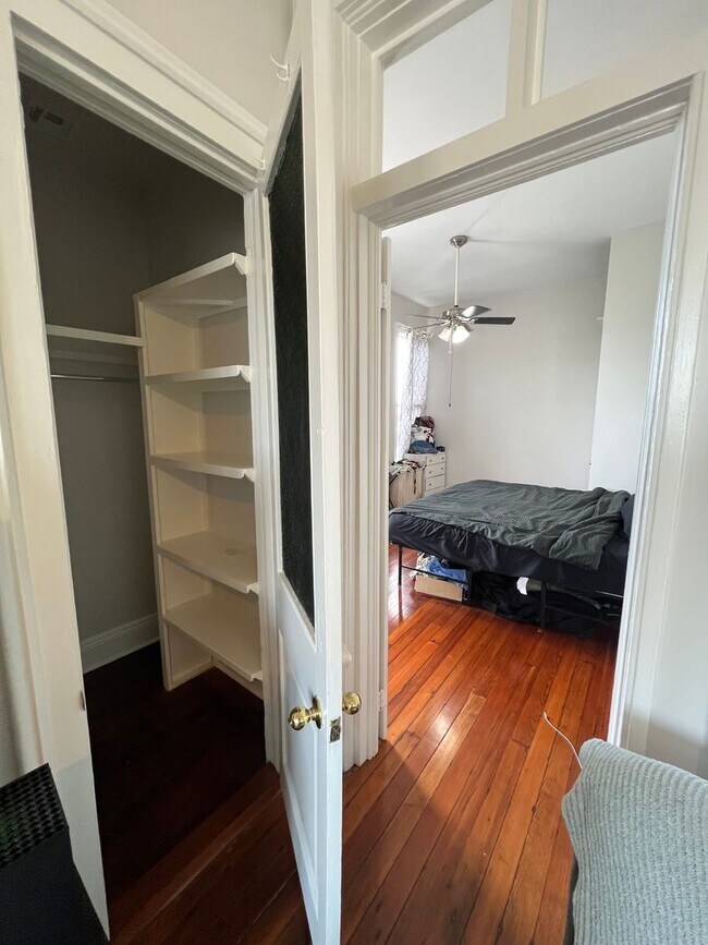 Building Photo - Charming 1BD/1BA in fantastic Uptown location!