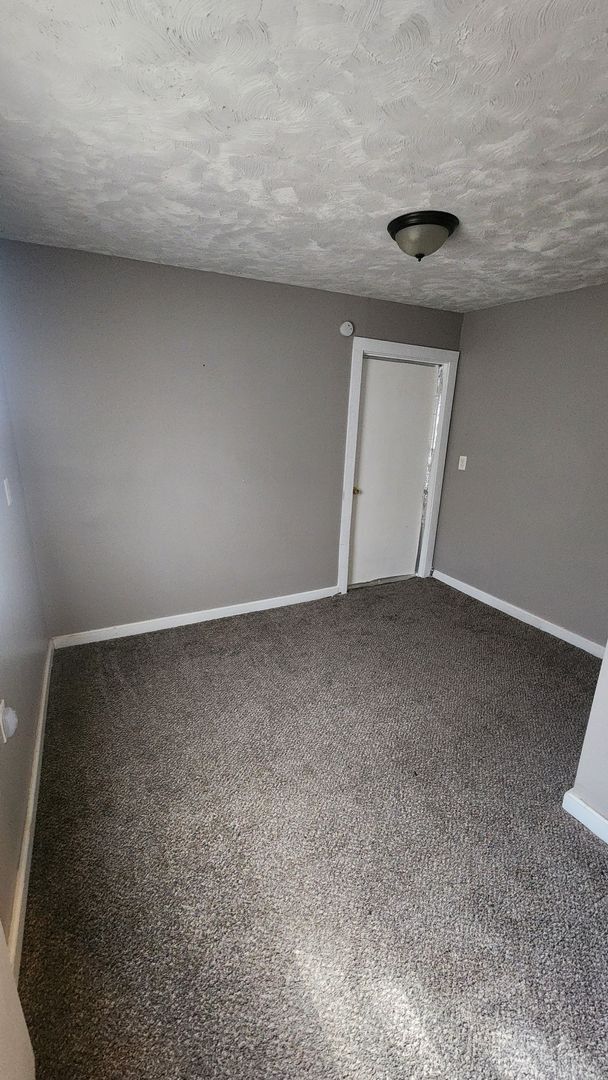 Building Photo - Affordable 2BR, 1BTH flat with utilities included & convenient location!